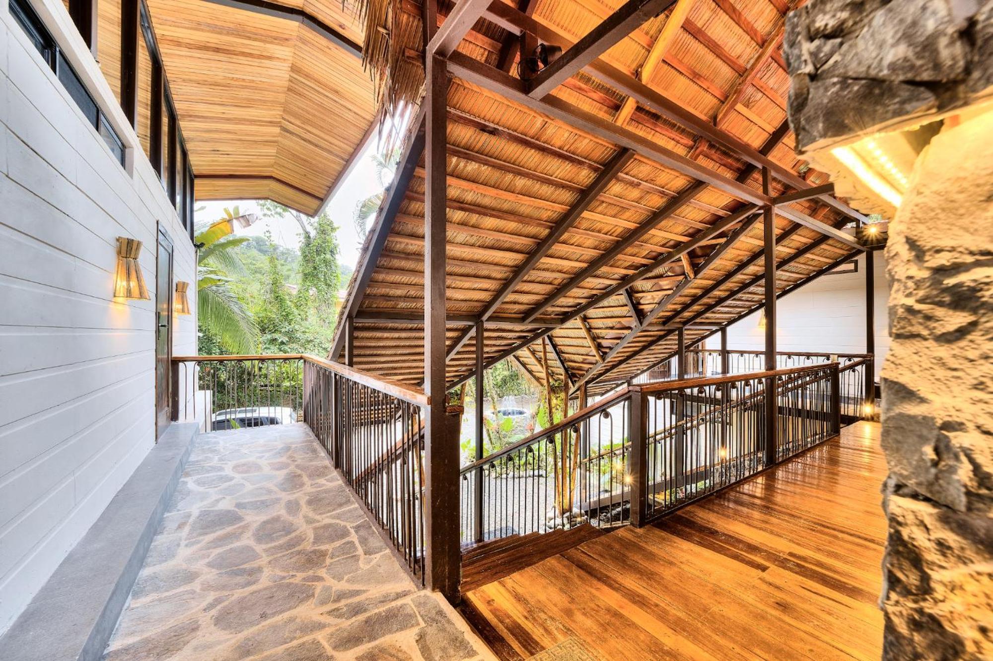 Conga Boutique Hotel Puerto Viejo de Talamanca Exterior photo